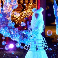 Неонове шоу мильних бульбашок